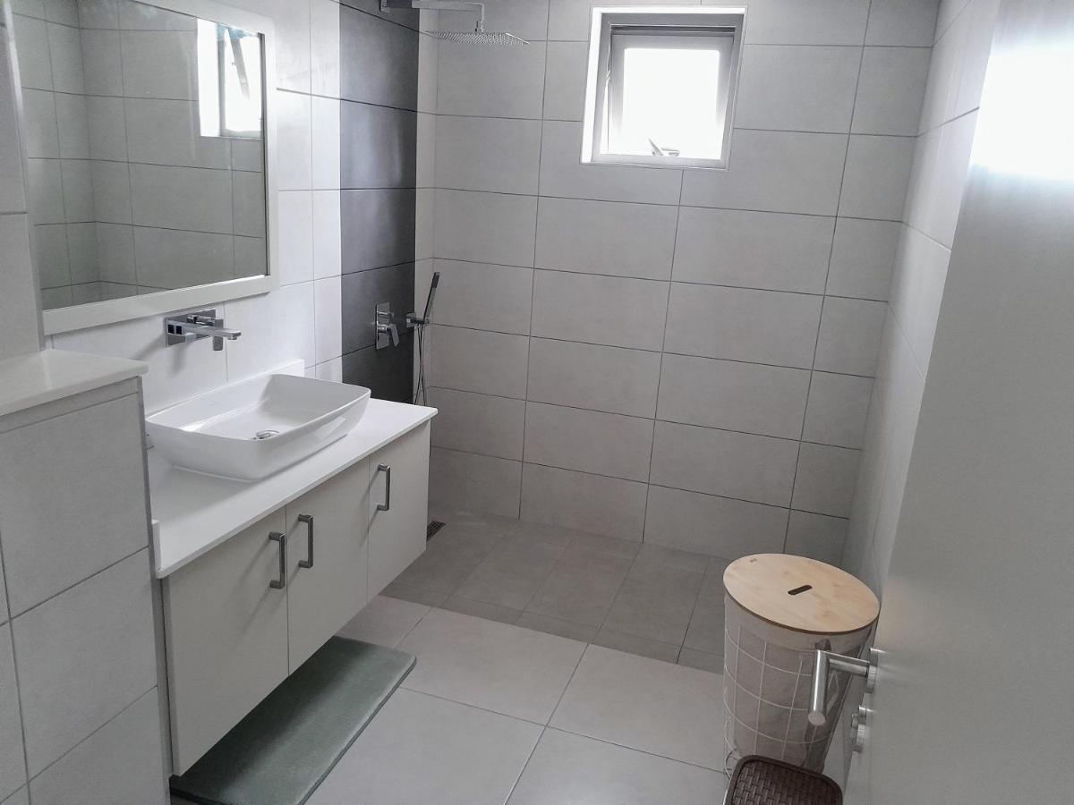 Joli Appartement Neuf, Route Cotiere Гранд-Бэй Экстерьер фото
